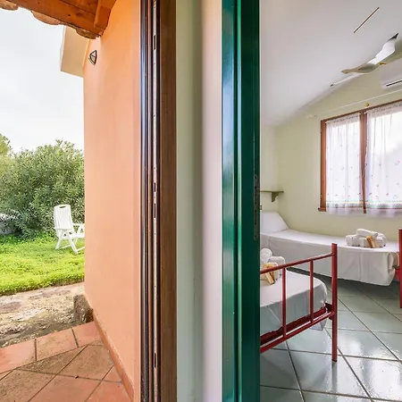 Acquamarina Con Giardino E Patio Vicino Di Le Saline Holiday home *