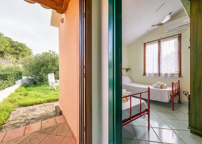 Acquamarina Con Giardino E Patio Vicino Di Le Saline Holiday home *