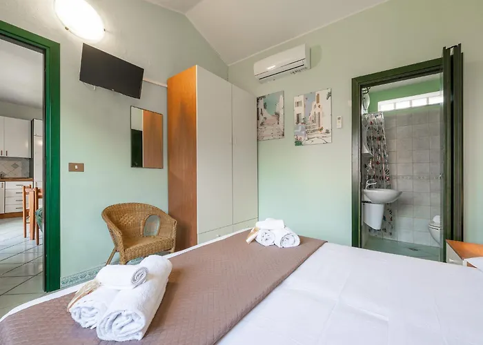 Acquamarina Con Giardino E Patio Vicino Di Le Saline Holiday home *