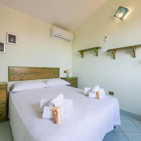 Acquamarina, Indipendente Con Giardino Privato In Zona Residenziale A Pochi Passi Dalla Le Saline *