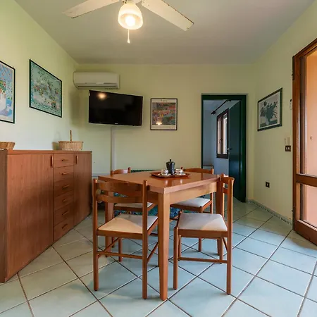 Acquamarina, Indipendente Con Giardino Privato In Zona Residenziale A Pochi Passi Dalla Le Saline