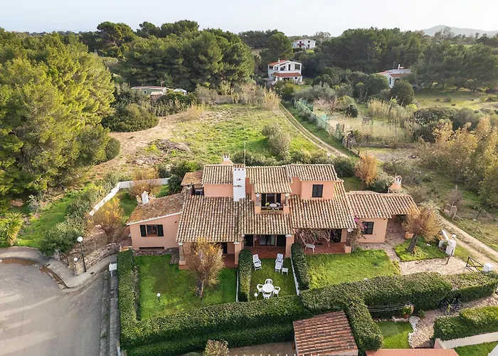 Acquamarina, Indipendente Con Giardino Privato In Zona Residenziale A Pochi Passi Dalla Le Saline * Calasetta