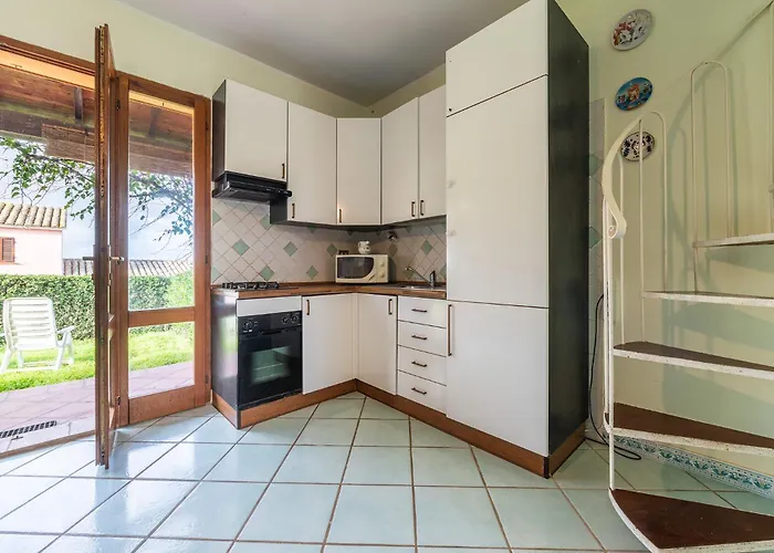 Casa vacanze Acquamarina, Indipendente Con Giardino Privato In Zona Residenziale A Pochi Passi Dalla Le Saline Calasetta