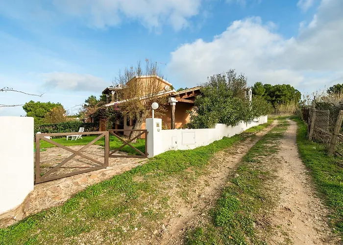 Casa vacanze Acquamarina, Indipendente Con Giardino Privato In Zona Residenziale A Pochi Passi Dalla Le Saline *